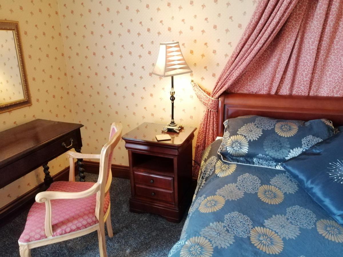 The Dial * Lamphey